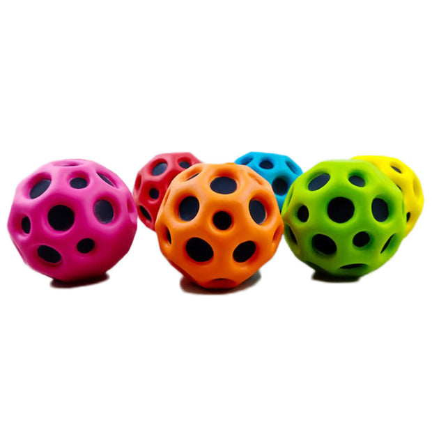 Bola con orificio para niños, pelota hinchable suave, anticaída, forma de luna, pelota hinchable porosa, juguete para interior y exterior, diseño ergonómico