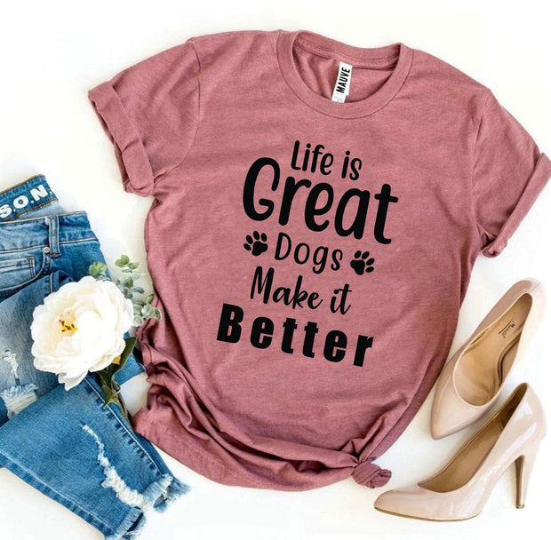 Das Leben ist großartig. Hunde machen es besser. T-Shirt